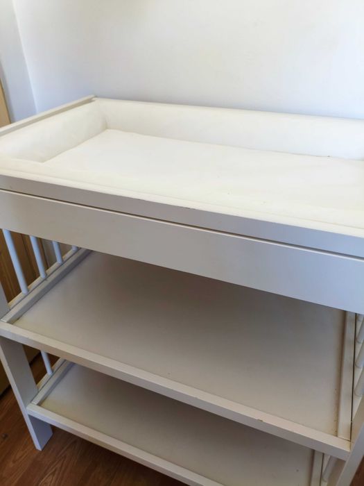 Trocador IKEA GULLIVER Branco + Muda-Fraldas VÄDRA
