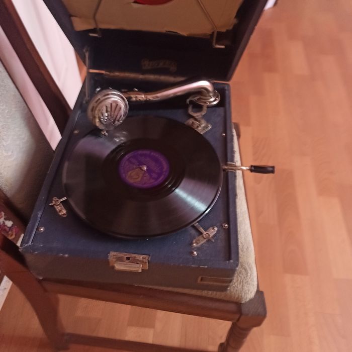 Тюнер для супутникового телебачення.