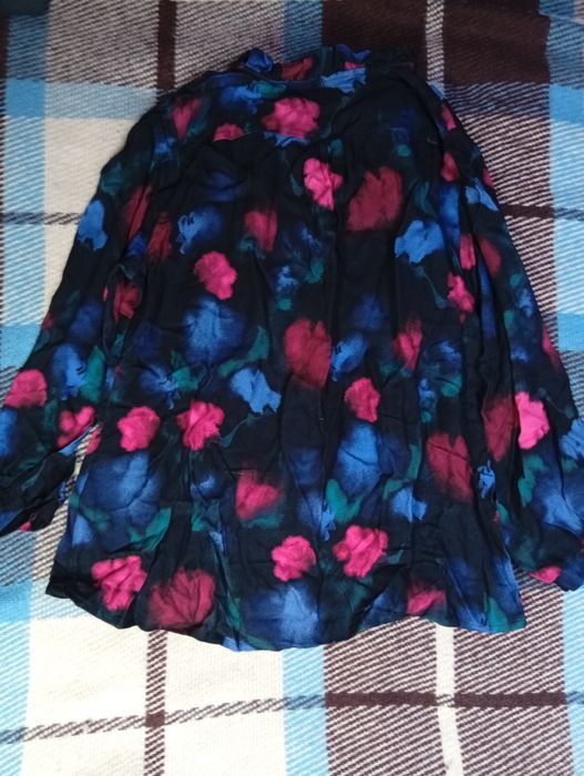 Кофтинка в яскравому кольорі