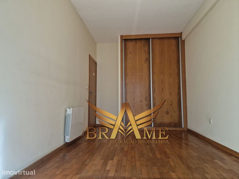 Apartamento T2 Com Lugar De Garagem | Rua Da Constituição - Porto