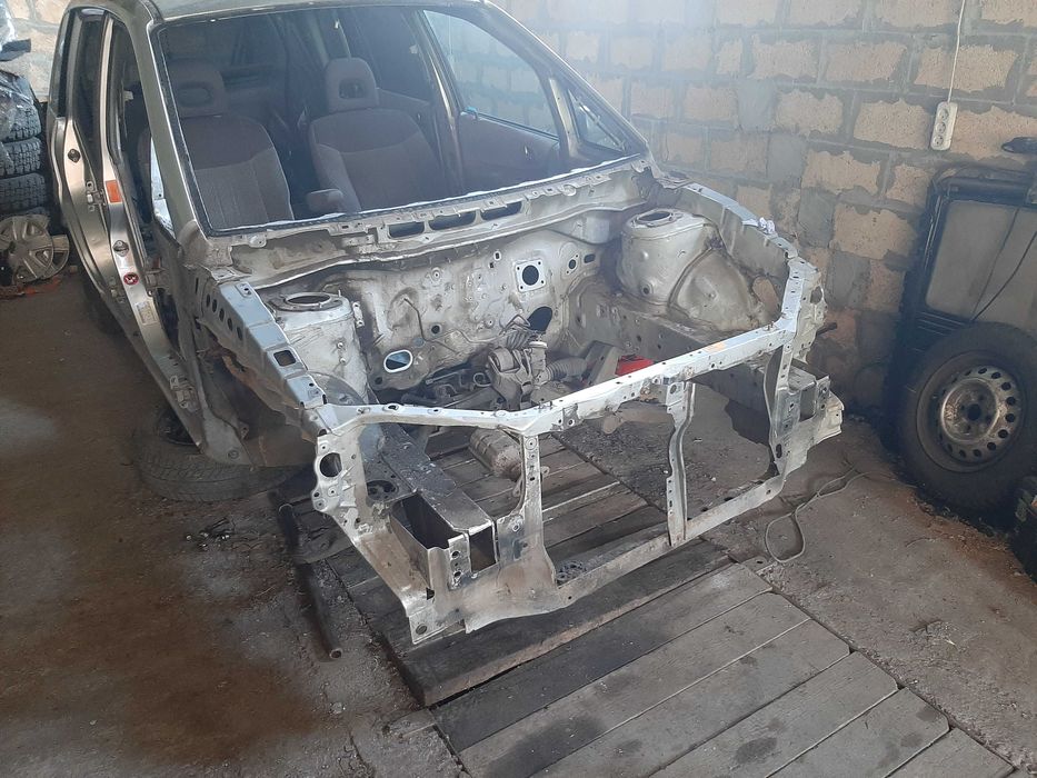 Продам кузов по запчастям Mazda Premacy 99-2005г.