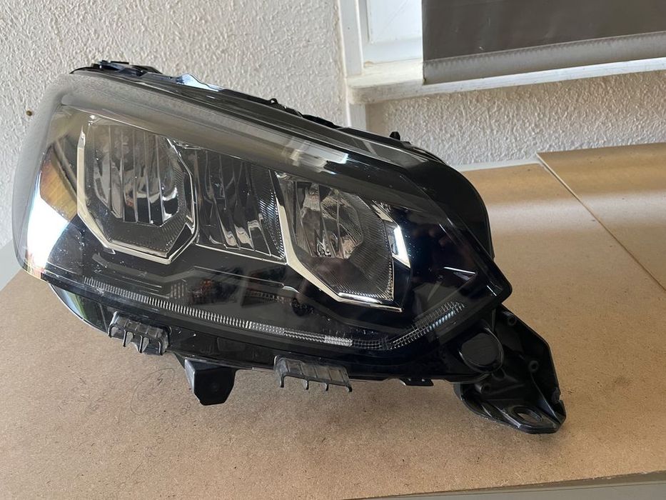 peugeot 2008 lampa prawa reflektor led cala ładna 90200108