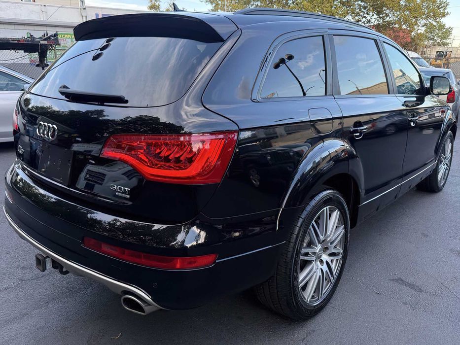 Audi Q7      2015