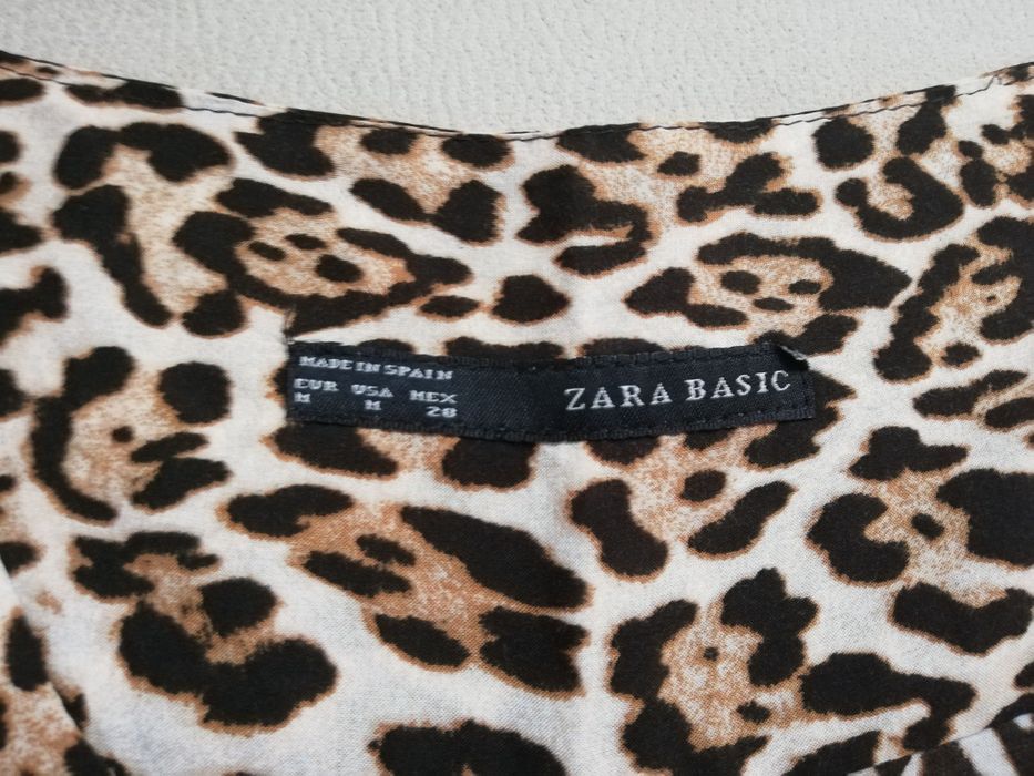 Blusa com padrão animal da Zara