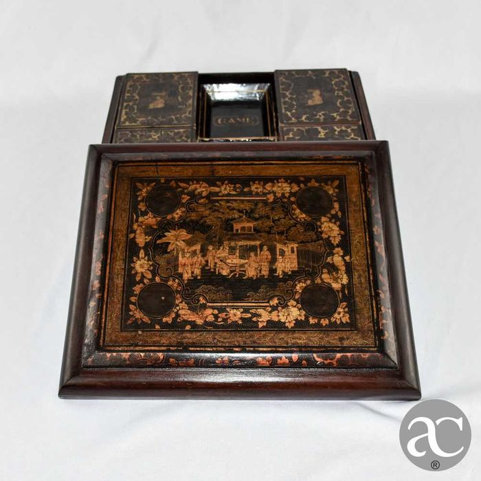 Caixa de jogo chinesa Laca e madeira, séc. XIX, com caixas no interior