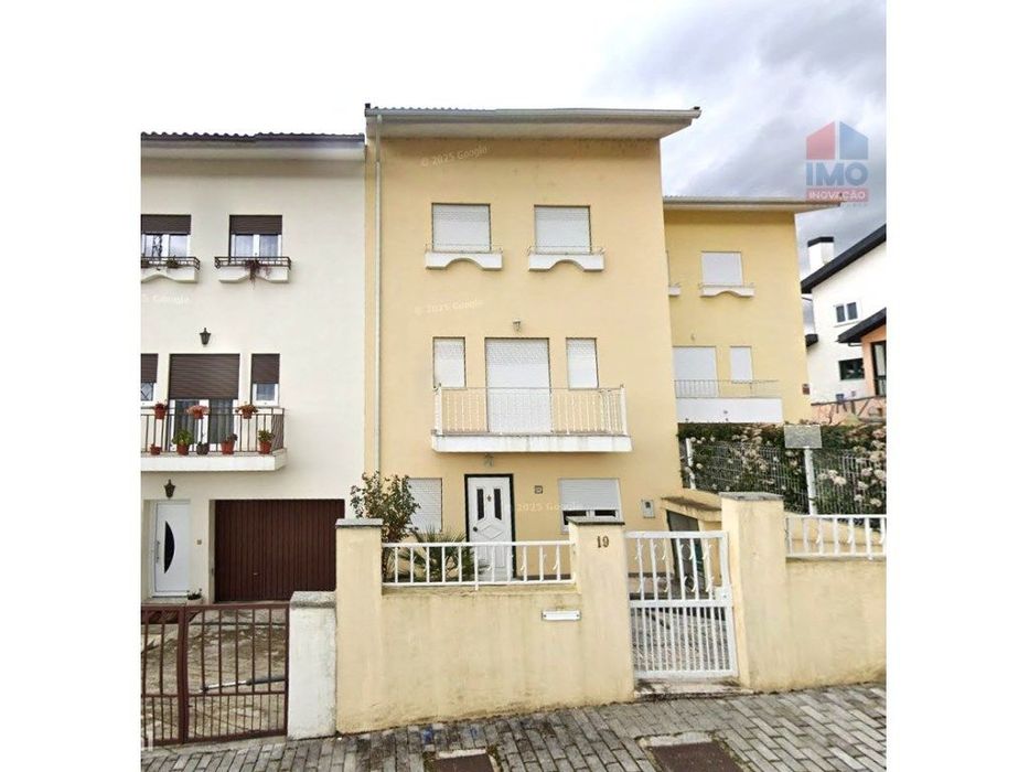 Moradia T4 Em Banda Junto Ao Hospital De Vila Real