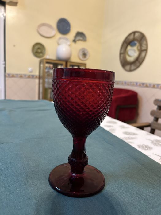 8 pratos vermelhos + 8 copos vermelhos