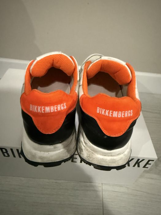 Класні кросівки bikkembergs 37
