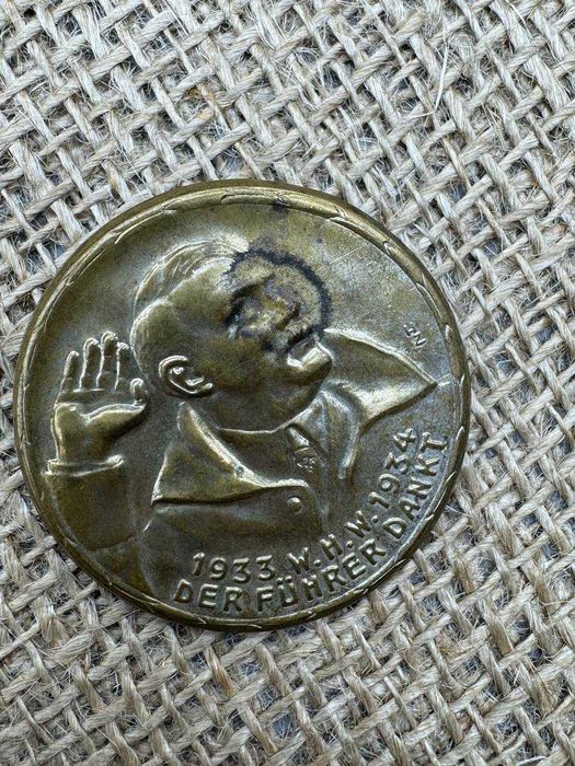 odznaka 1933 WHW 1934 A. Hitler original ww2 wh