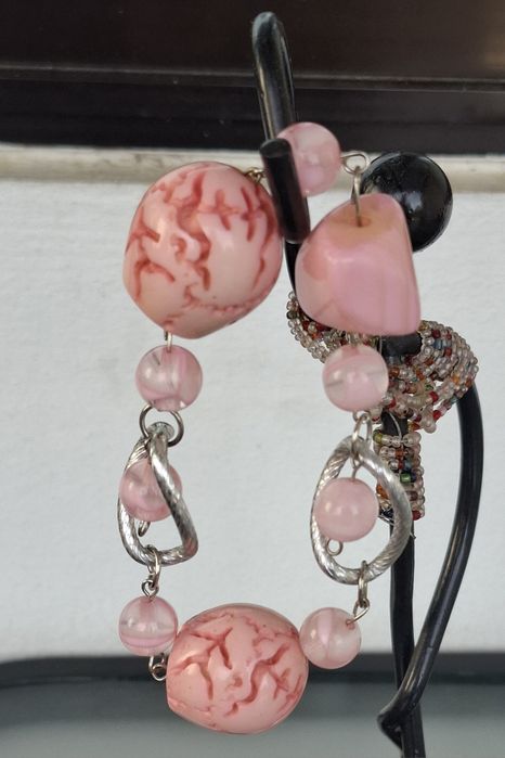 Pulseira com contas cor de rosa