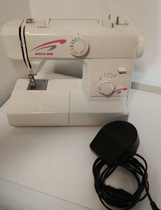 Máquina de costura portátil Riccar