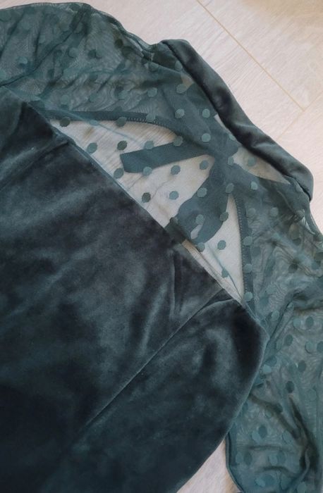 Welurowa elegancka sukienka z koronką i wiązaniem L Vero Moda