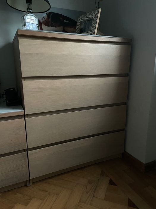 Conjunto cómoda e mesas de cabeceira MALM