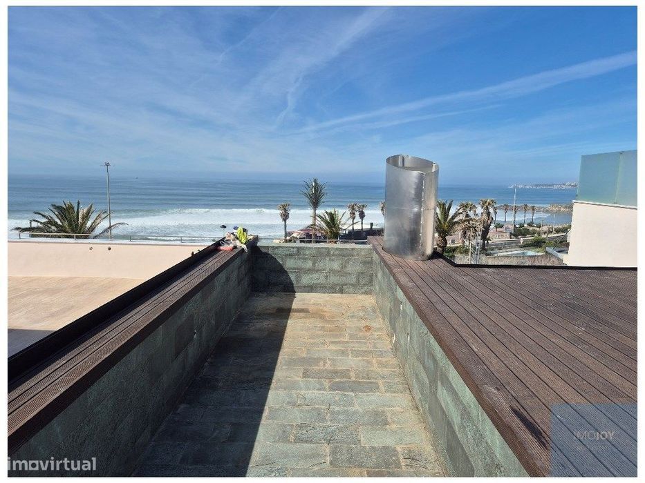 Apartamento T4 Recuperado com Vista Frontal de Mar em Condomínio Pr...
