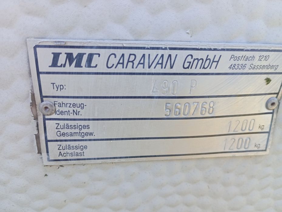 Przyczepa LMC Caravan.