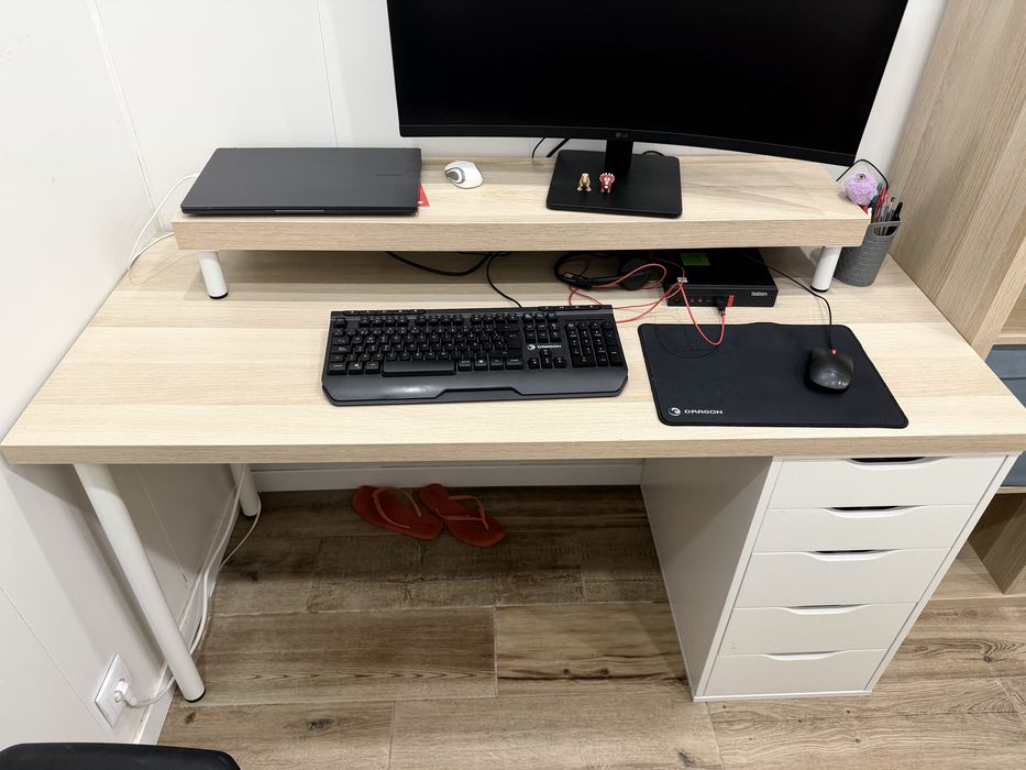 Escrivaninha ikea