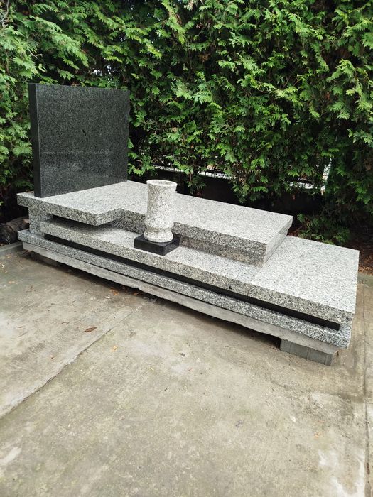 Sprzedam nagrobek granitowy możliwy transport i montaż