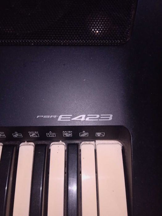 Teclado Yamaha psr E-423