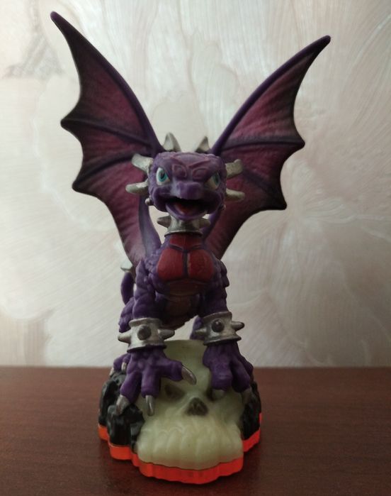 Фигурки Skylanders бренда Activision из серии игр Giants