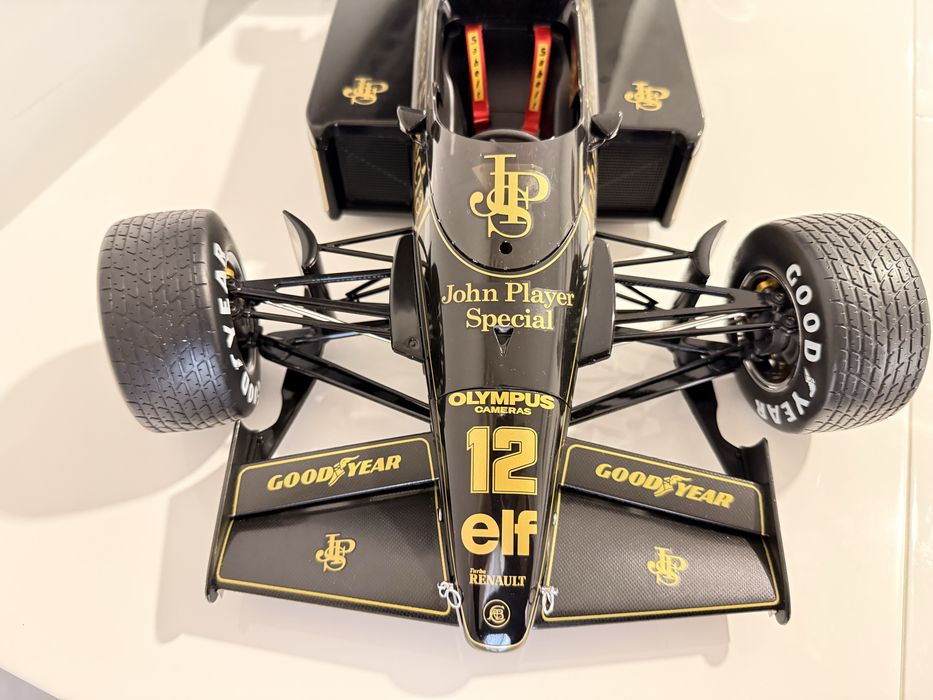 Ayrton Senna - Lotus Renault 97T (1:8)