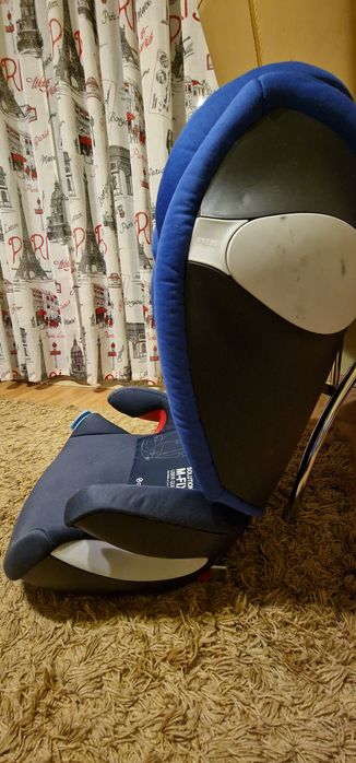 Автокресло-бустер для ребенка