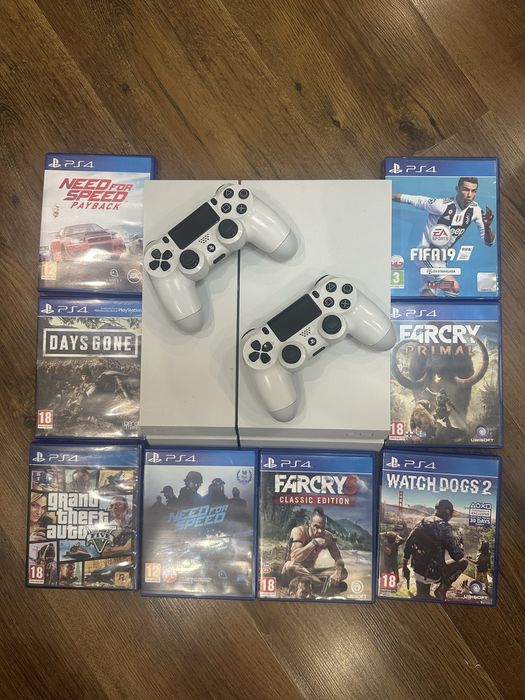 PS4 500gb, dwa pady, 8 gier.