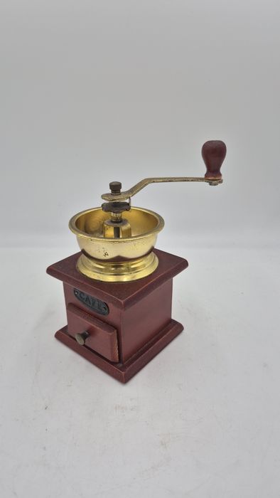 Piękny drewniany młynek vintage T36