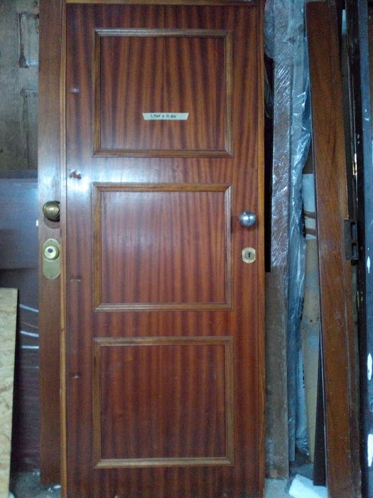 Conjunto  Portas de entrada de madeira
