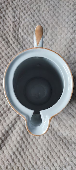 Кувшин с чашками