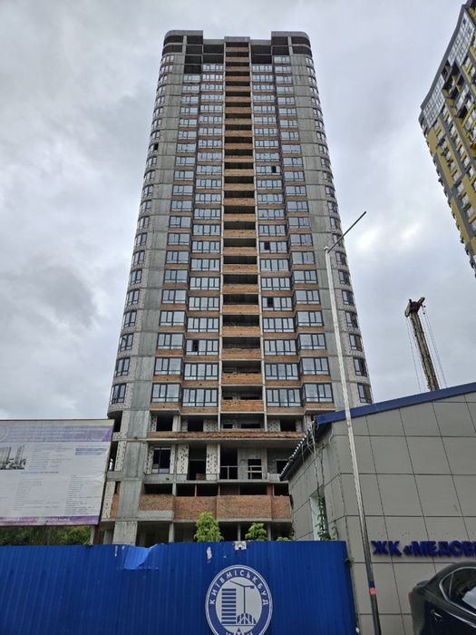 Продам однокімнатнатна ЖК Медовий 2