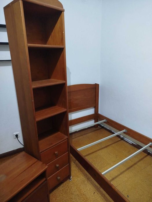 Mobilia de quarto e Secretária