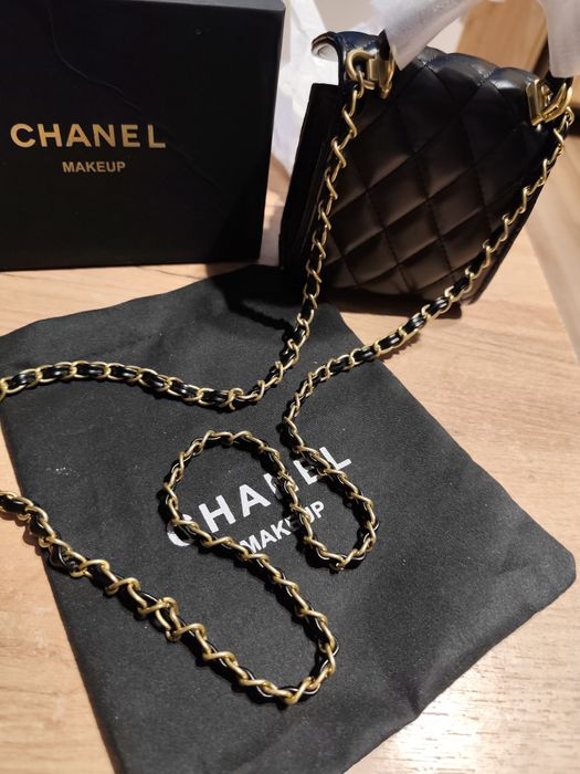 Ekskluzywna Mini Torebka Chanel Makeup – Quilted Lambskin Style z łańc