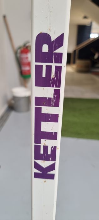 Banco com suporte para peito