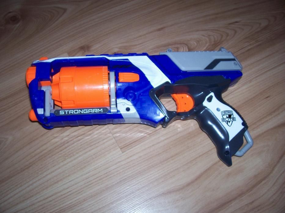 mega zestaw Nerf Strongarm + dyski + tarcze + inne akcesoria