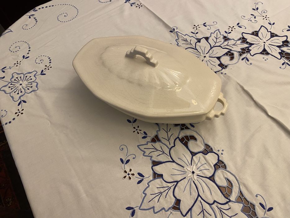 Terrina em louça antiga