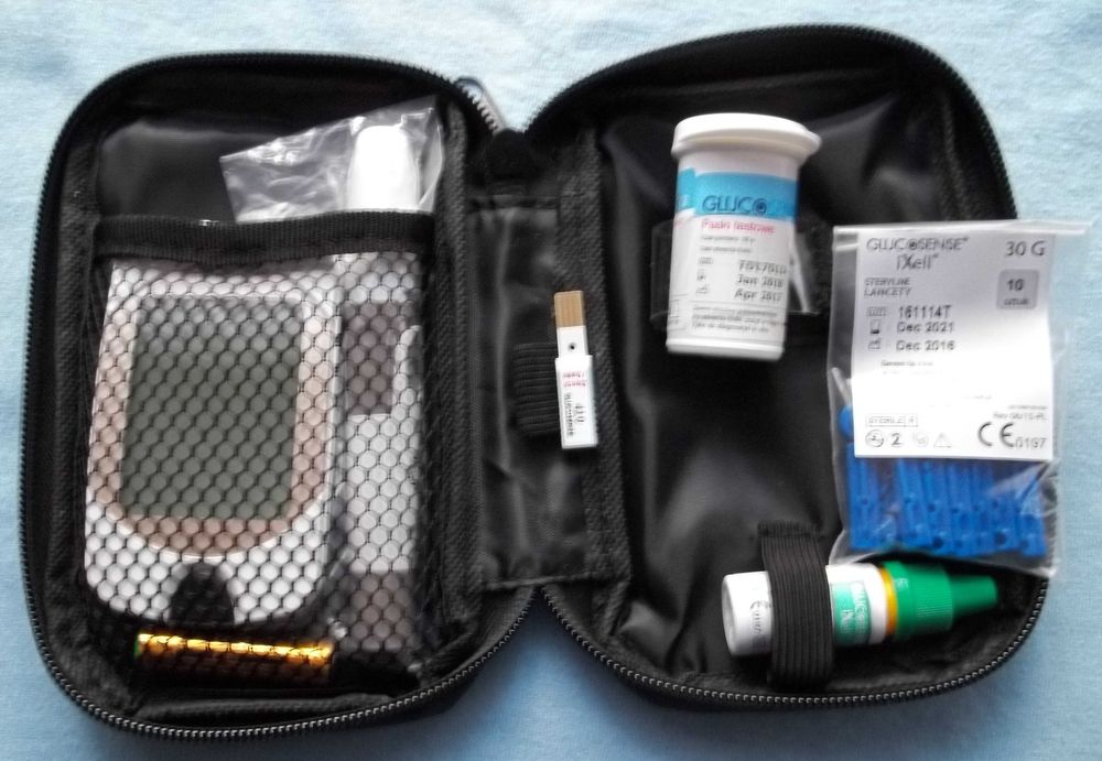 Glukometr - system monitorujący stężenie  glukozy we krwi.