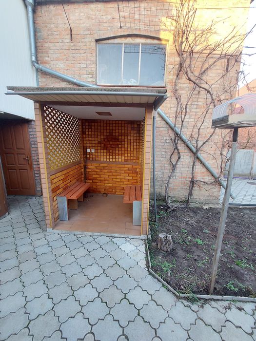 Здам в оренду частину будинку.