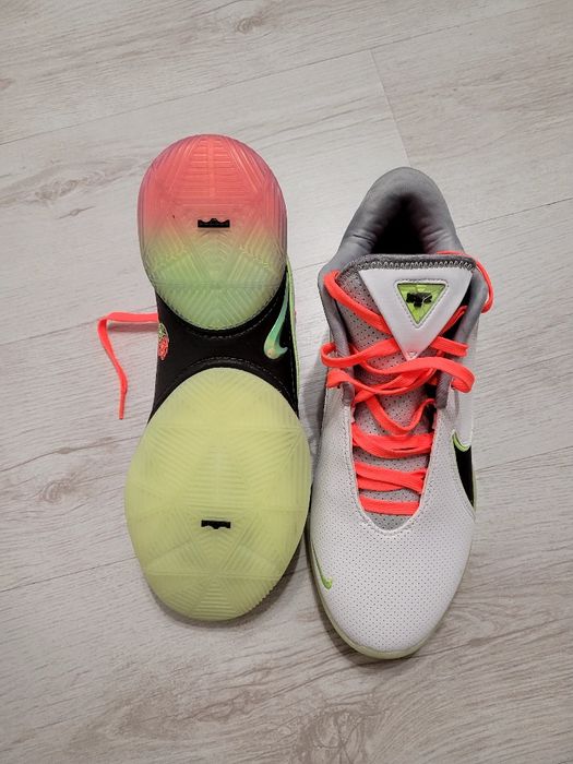 Кроссовки NIKE LEBRON XXII нові оригінал