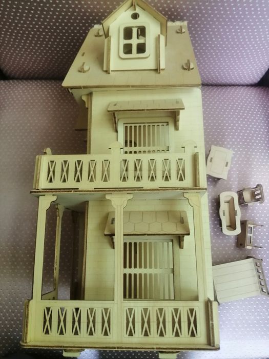 Ляльковий будинок з деревини