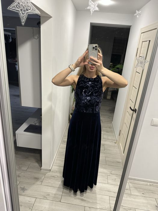 Вечірня сукня, на корпортив чи на свято
