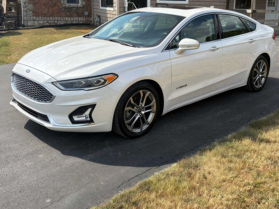 Ford Fusion Hybrid Titanium      2019