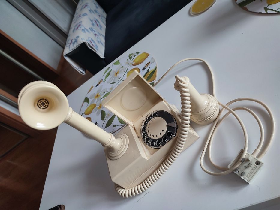 Telefon PRL sprawny