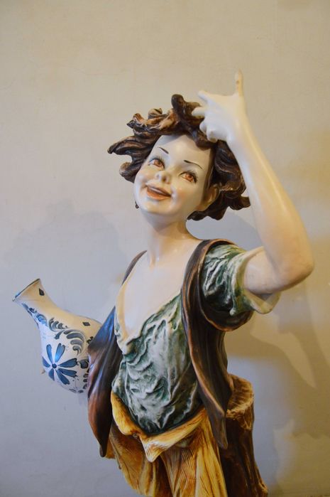 Figura de Porcelana Antiga de Grandes Dimensões.