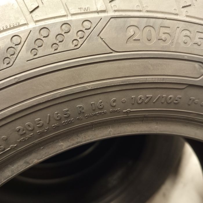 205/65R16C Continental ContiVanContact 200