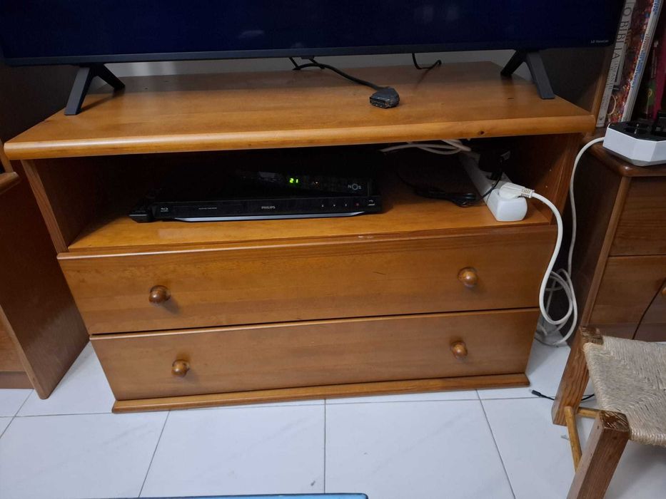 Móvel de Televisão com Gavetas