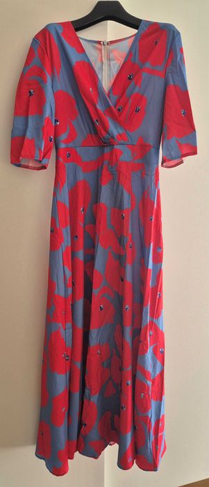 Vários vestidos de verão de mulher, novos, nunca usados
