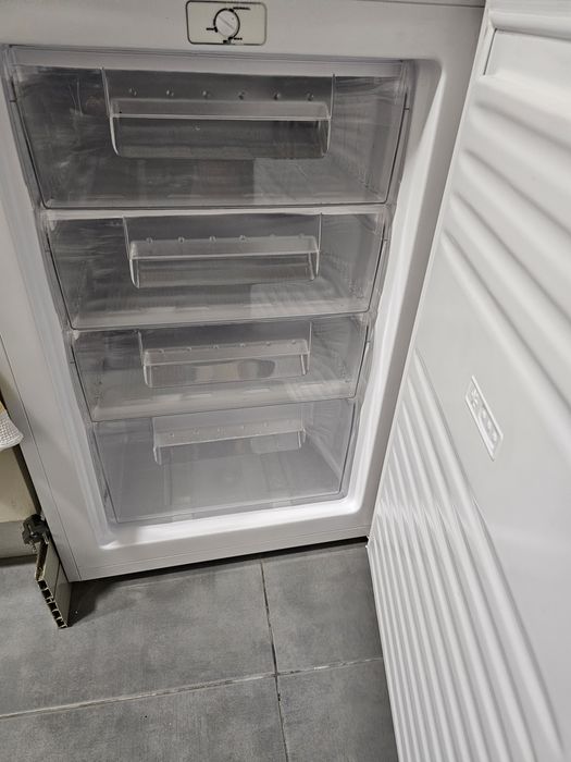 Arca congeladora CANDY 82l