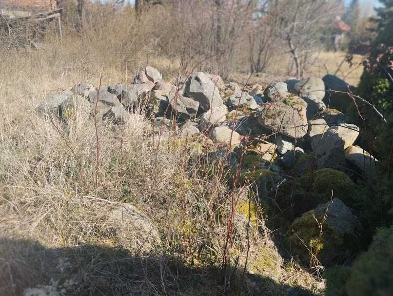 Głazy polne kamienie