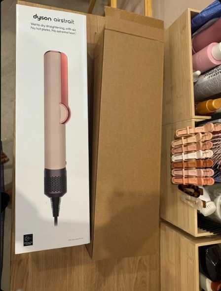 Zupełnie nowa prostownica do włosów AirStrait Prezent