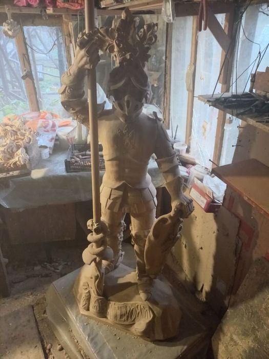 Скульптура лицаря